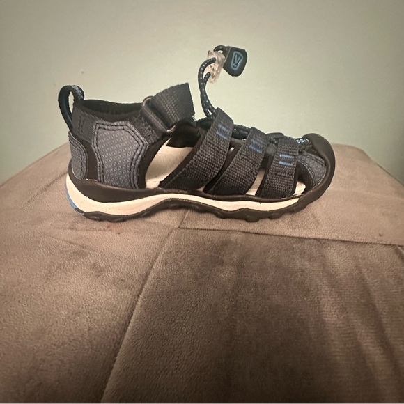 Keen Newport H2 Closed Toe
Waterproof Hiking Sandals Shoes
1022903 Size - Picture 9 of 11